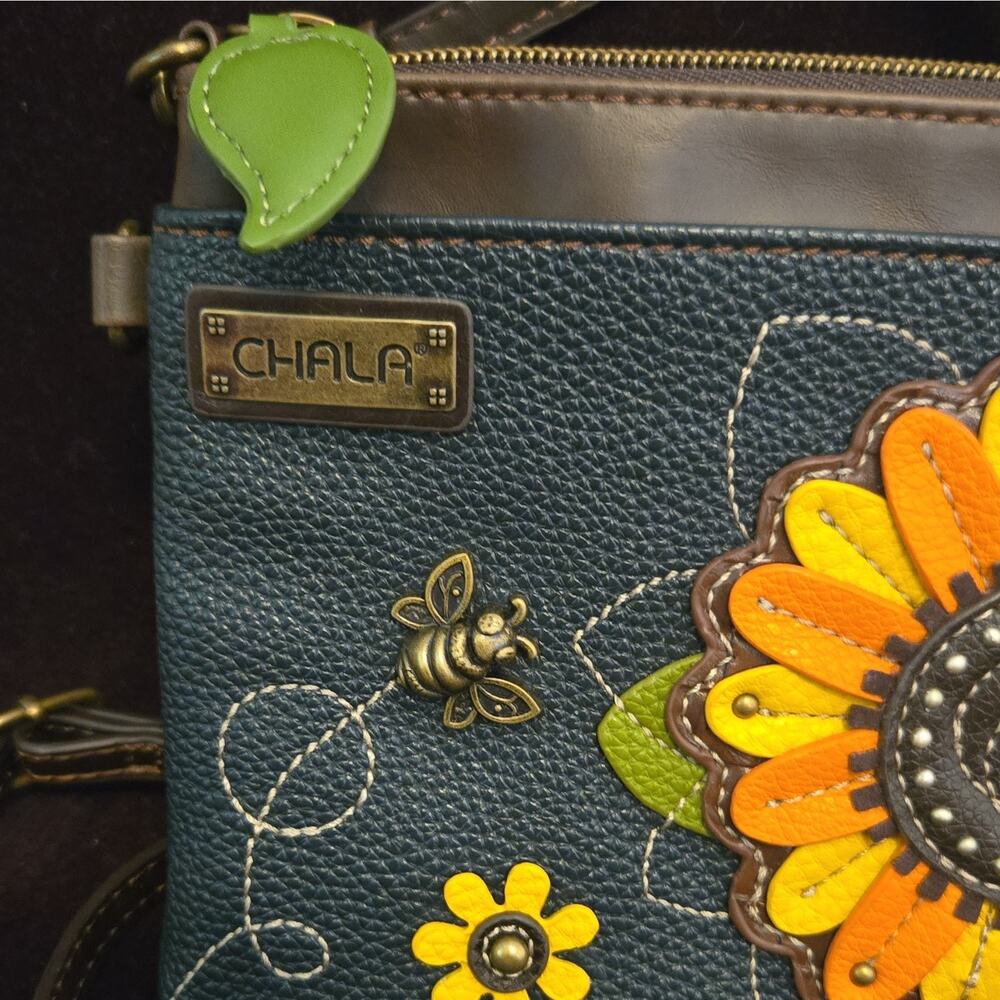 Chala Blue Small Crossbody Bee Floral Applique Zip, Adjustable Strap Pockets - Picture 3 of 5